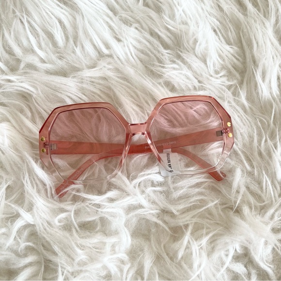 Back in stock soon! UO Willow Hexagon Sunglasses in Pink: Retro Reverie - Picture 5 of 14